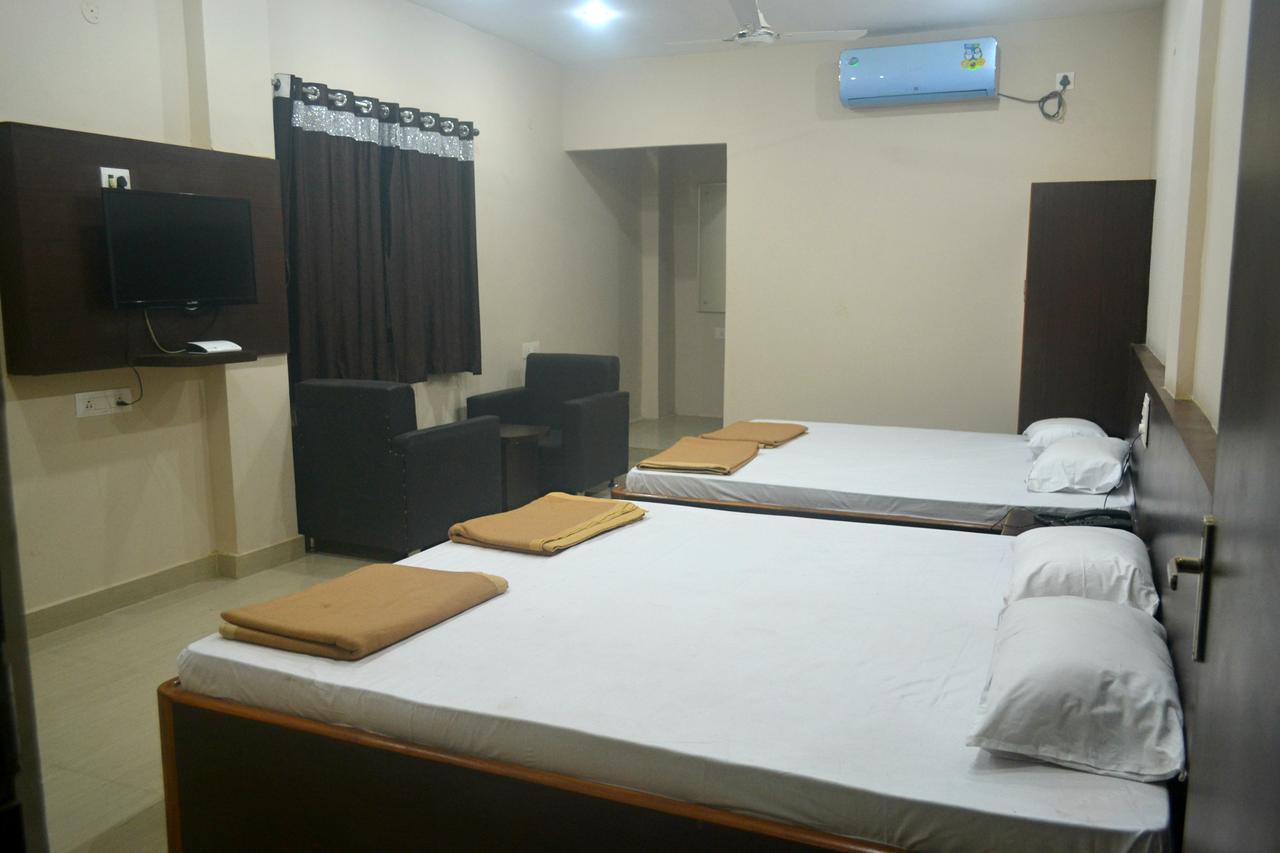 Hotel Bhammars Balangir Quarto foto